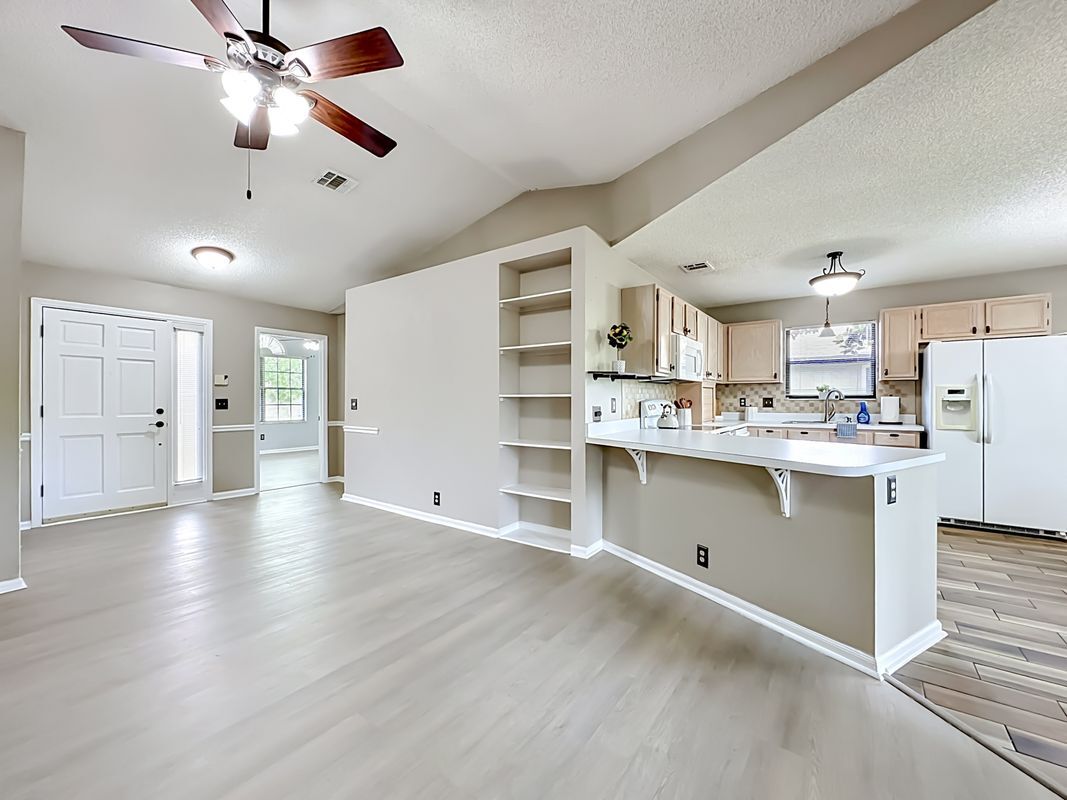 Building Photo - 341 Hickory Hollow Dr N