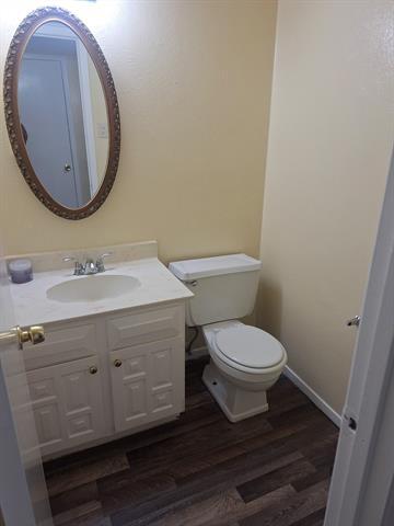 Building Photo - 376 Valley Park Dr