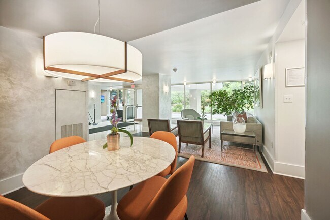 Building Photo - Walk to Georgetown! One Month Concession! Professionally Managed & Recently Renovated // 1 Bedroo...