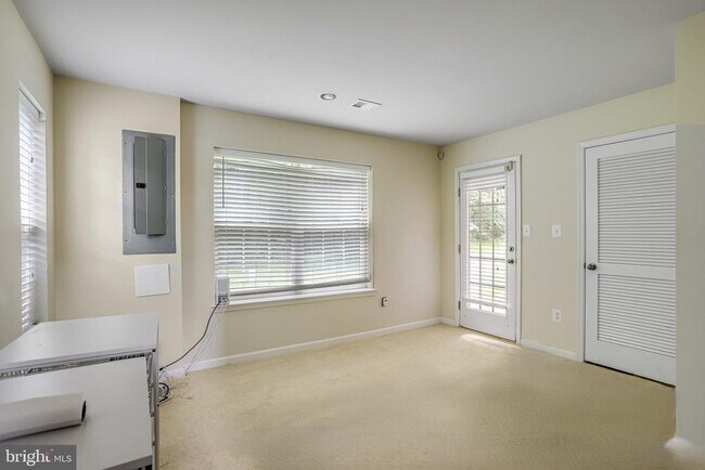 Building Photo - 23210 Roberts Tavern Dr