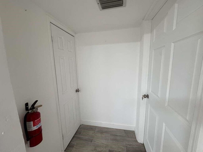 Building Photo - 3350 Powerline Rd