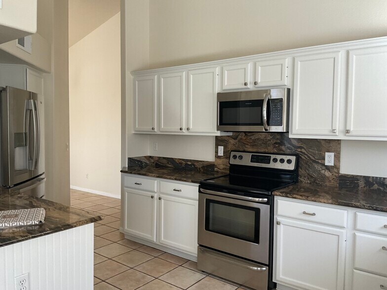 Building Photo - 4307 E South Fork Dr