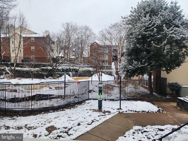 Building Photo - 1504 Lincoln Way