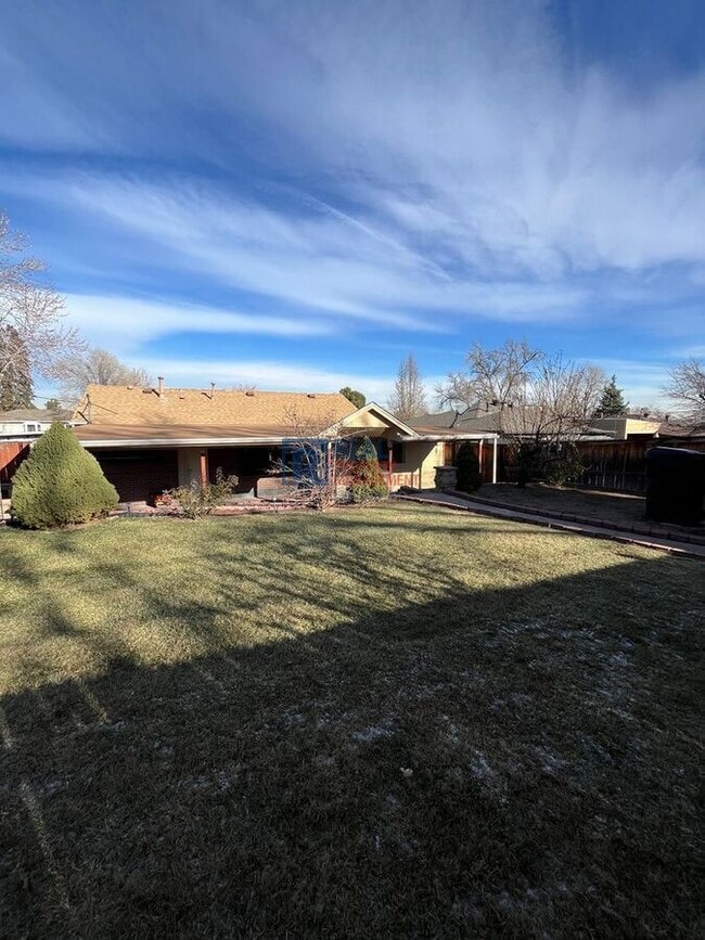 Building Photo - 2120 W Gill Pl