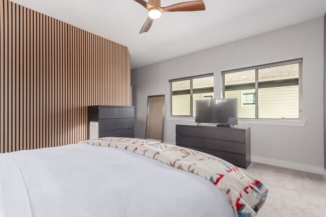 Building Photo - 4BD, 3.5BA Northfield Home with Finished Basement and 2-Car Garage