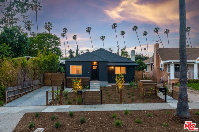 Building Photo - 1405 N Coronado St