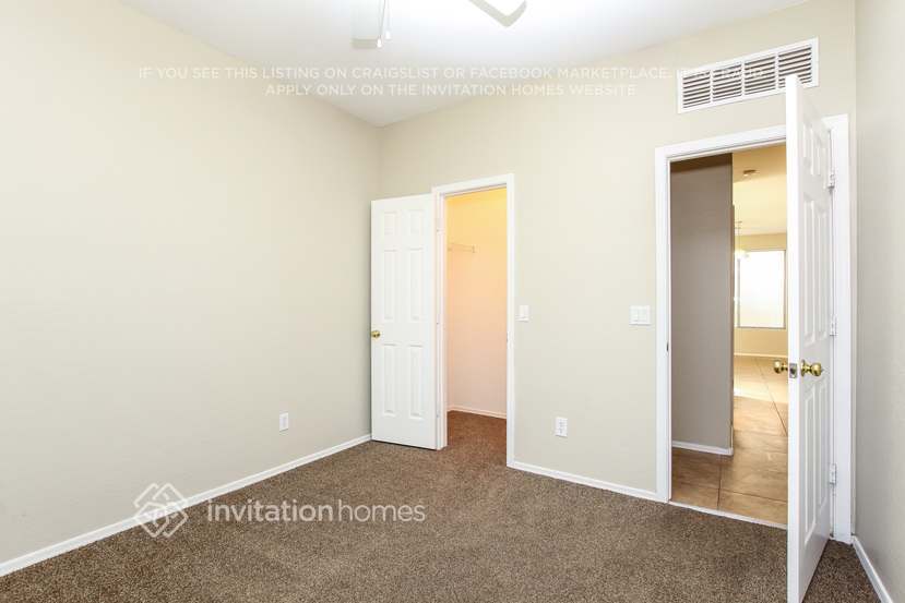 Building Photo - 6826 S 30th Ln