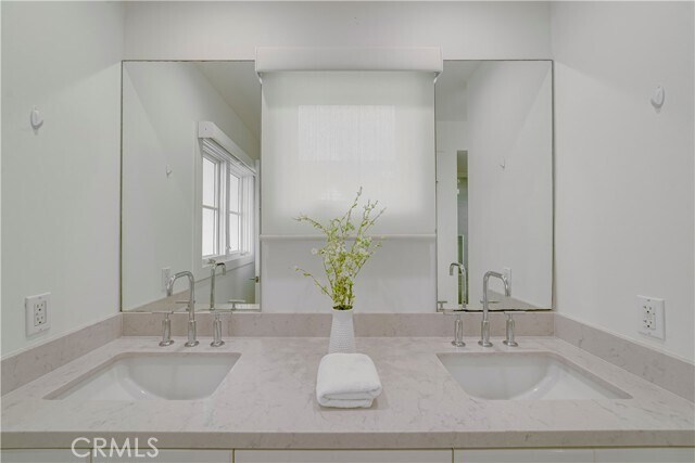 Building Photo - 608 Heliotrope Ave