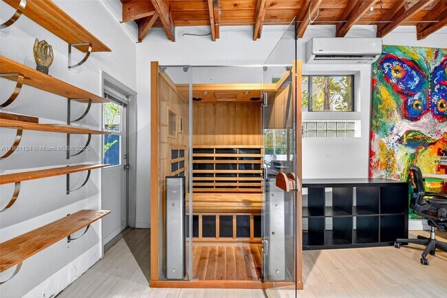 Building Photo - 2910 N Flagler Dr