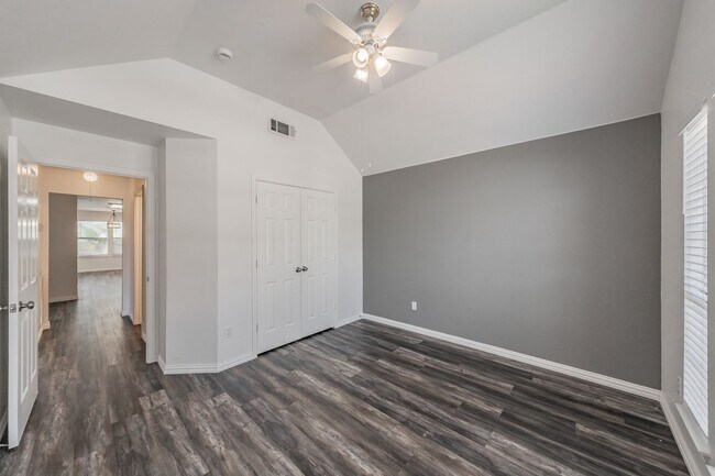 Building Photo - 1214 Hardisty Dr
