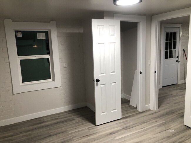 Building Photo - 1227 S Central Ave