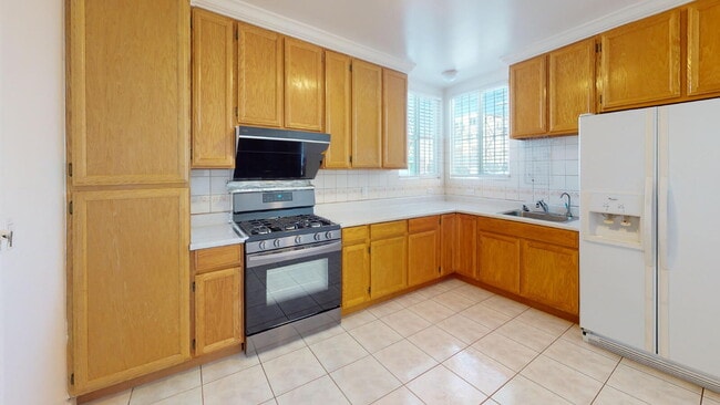 Building Photo - Charming Outer Sunset Single Family Home w...