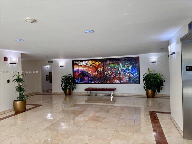 Building Photo - 1450 Brickell Bay Dr