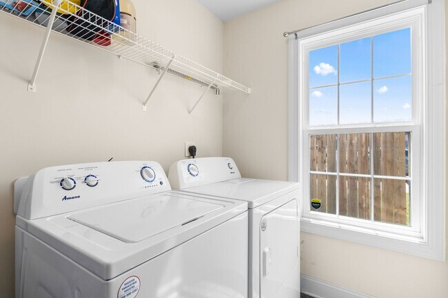 Building Photo - 520 Black Pearl Cir