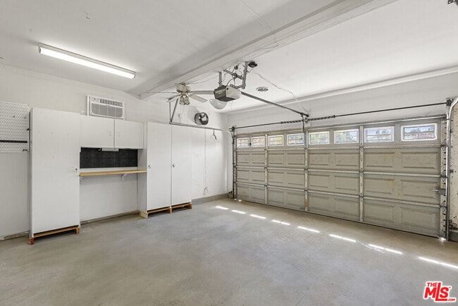 Building Photo - 18339 Linnet St