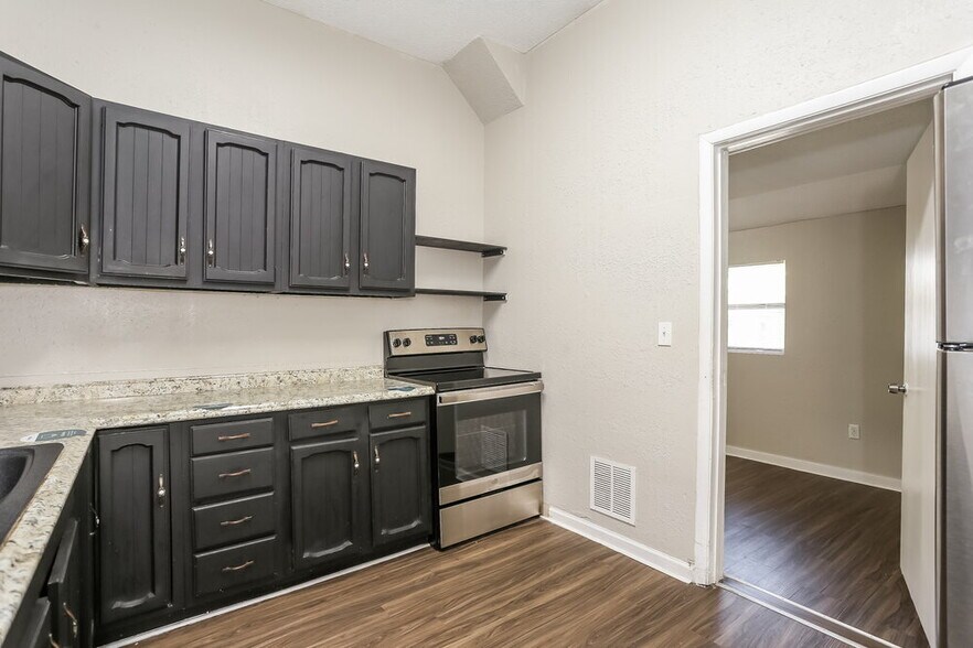 Building Photo - 2839 Spring Park Rd