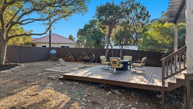 Building Photo - 785 Lake Forest