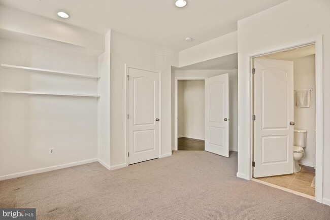 Building Photo - 43176 Witham Square