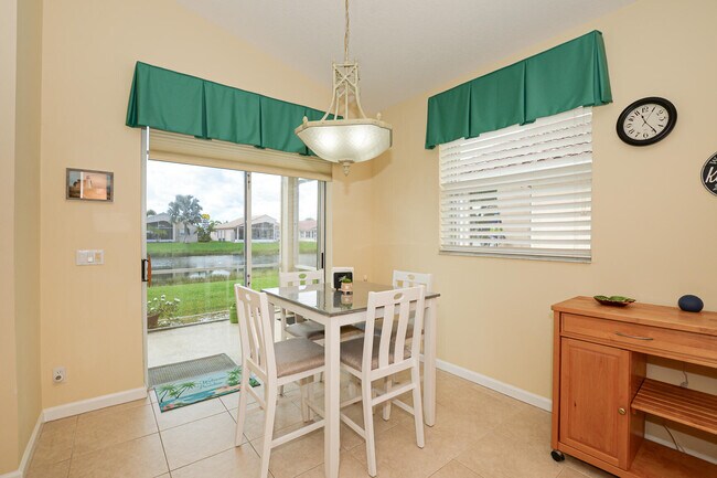 Building Photo - 351 NW Shoreview Dr