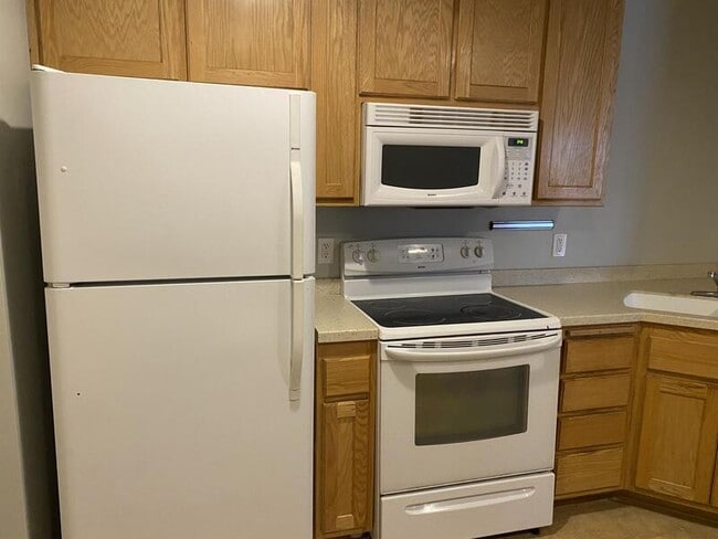 Building Photo - 860 Independence Dr