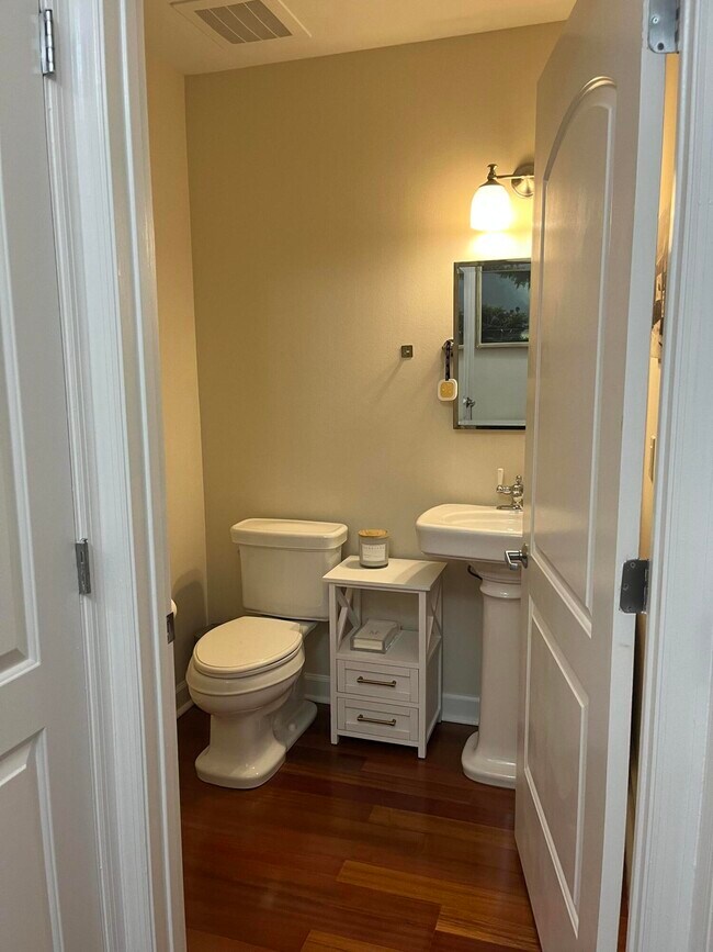 Building Photo - 801 S Olive Ave