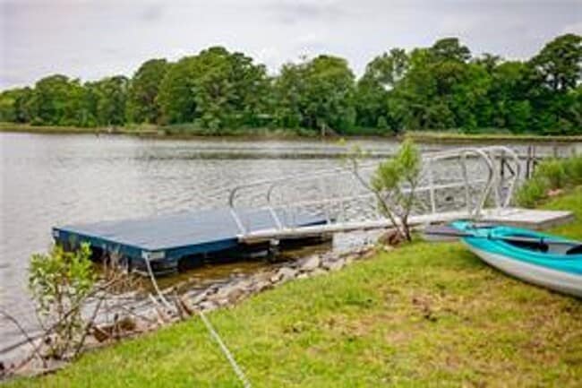 Building Photo - 4 BED/3 BATH LOCATED IN A WATERFRONT COMMU...
