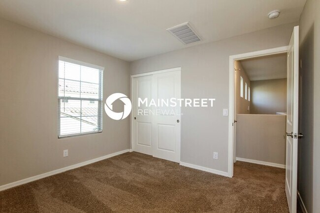 Building Photo - 3 Bedroom Pet-Friendly Home in Phoenix, AZ with Main Street Renewal