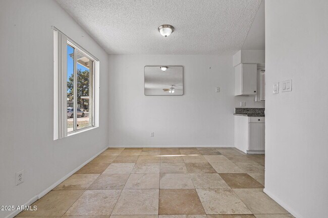 Building Photo - 2346 E Shaw Butte Dr