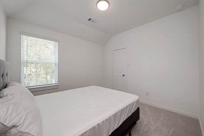 Building Photo - 430 W Cascade Heights Dr