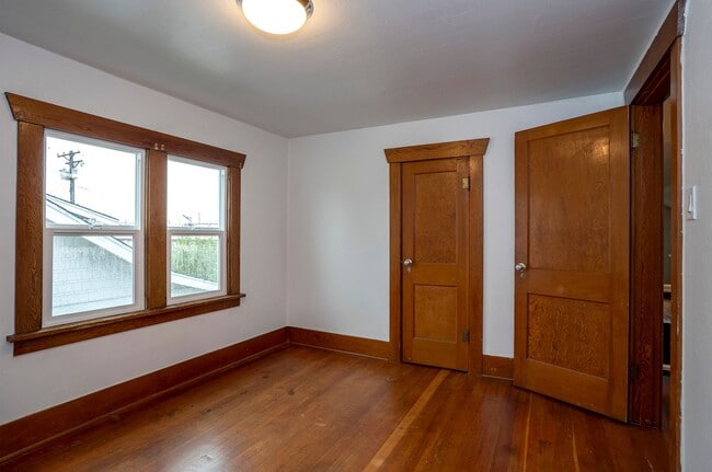 Building Photo - 4 Bedroom Craftsman Style House in Tacoma