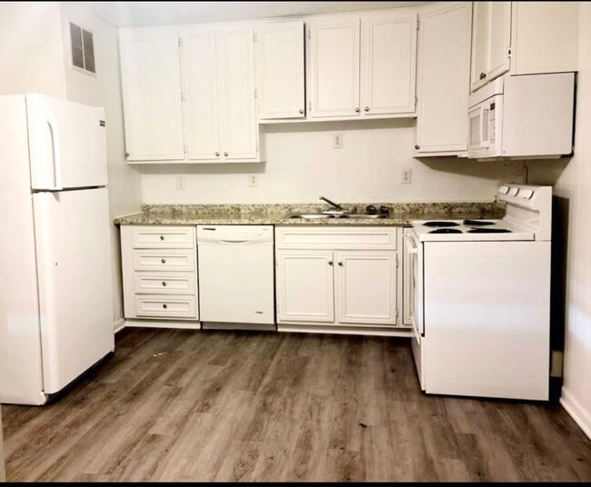 Building Photo - 98 Willarose Dr