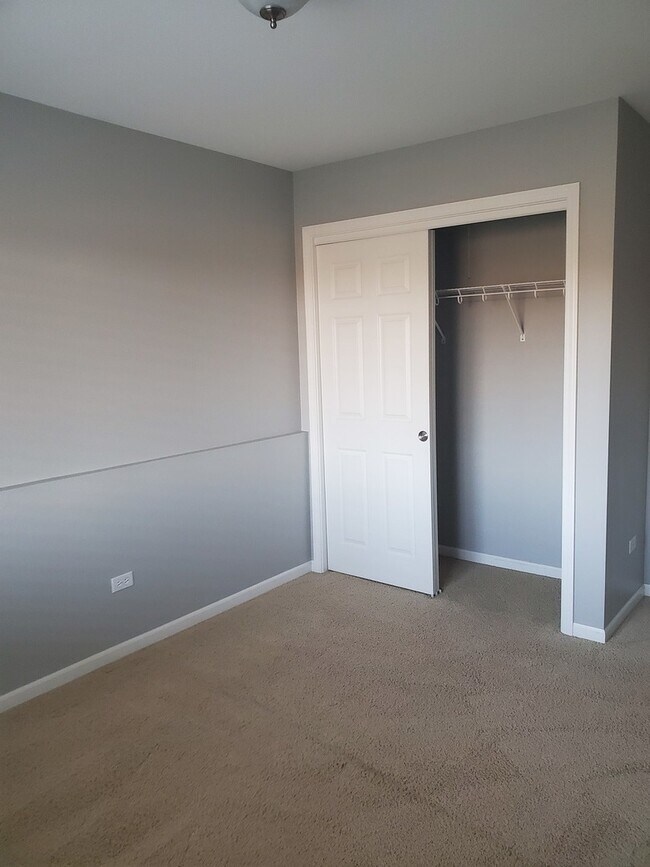 Building Photo - 1204 Riverview Dr