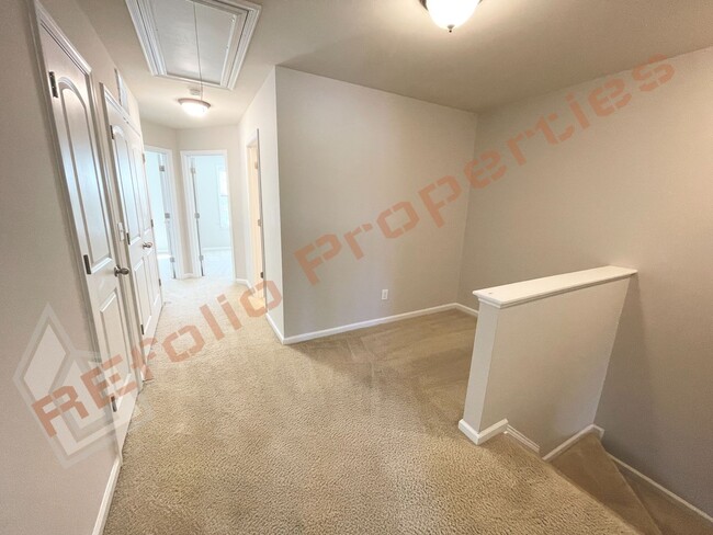Building Photo - Great Location! Elegant 3 Story 4 Bedroom ...