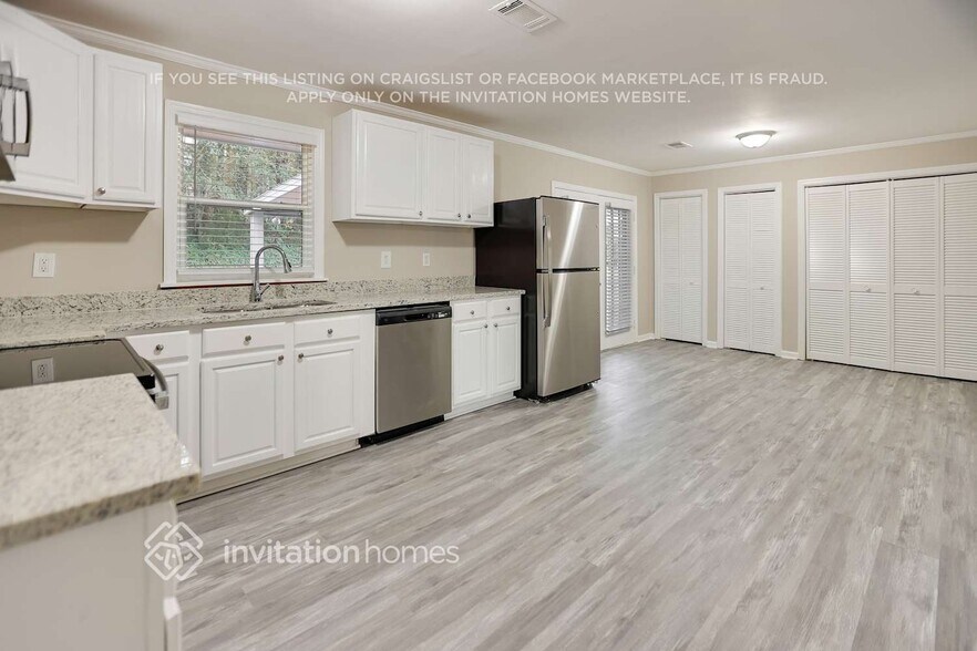 Building Photo - 2932 Heather Dr