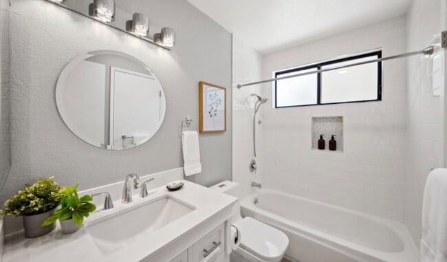 Building Photo - 906 La Barbera Dr