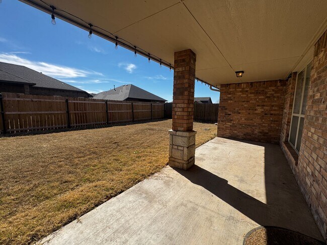 Building Photo - 5708 NW Valor Ave