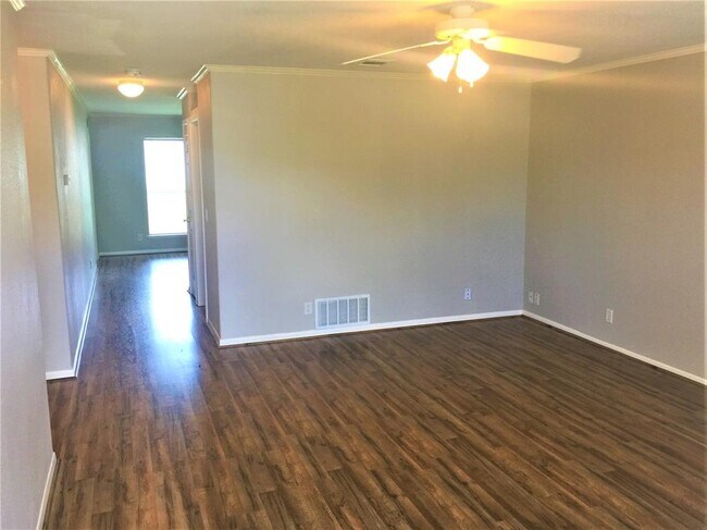 Building Photo - 10003 Summerberry Ln