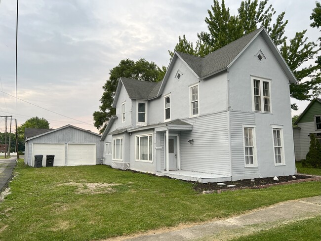 Primary Photo - 130 N Broadway St
