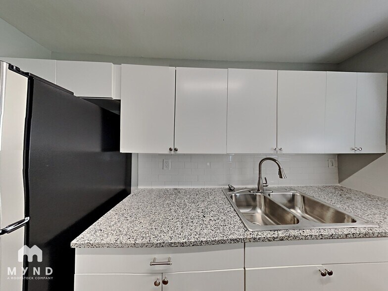 Building Photo - 3737 Longmeadow Way