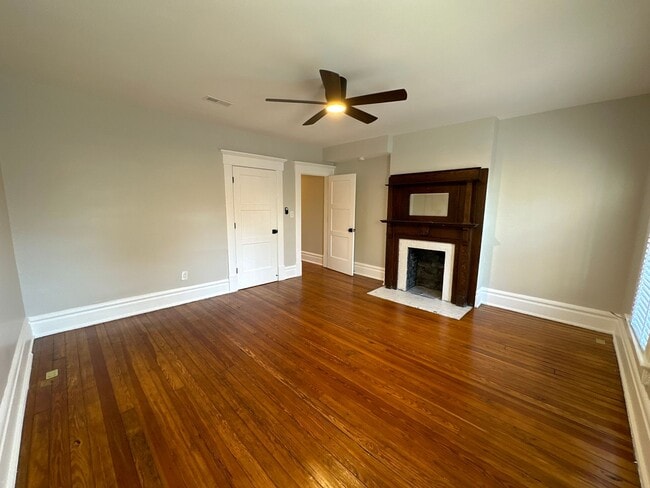 Building Photo - Dennison Ave 866-868 CR