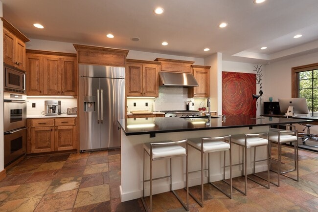 Building Photo - Stunning Furnished Estate in Pronghorn