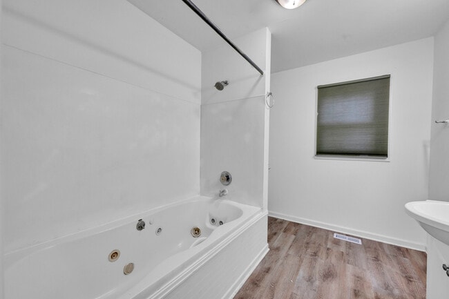 Building Photo - 1725 Mims St SW