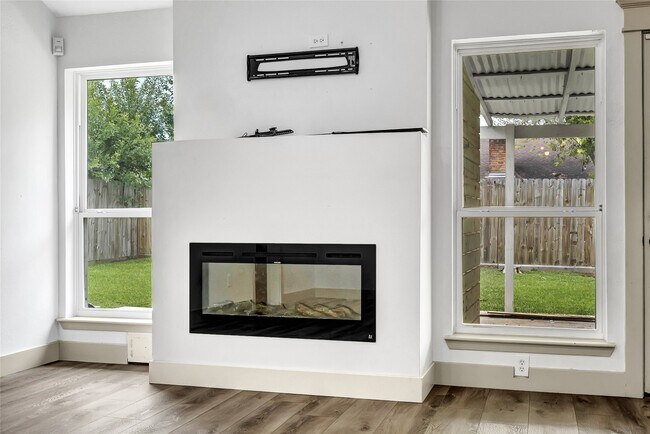 Building Photo - 10115 Kirkbluff Dr