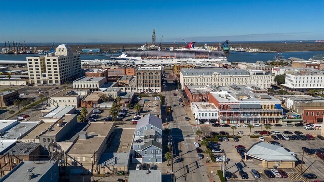 Building Photo - 2401 Market St