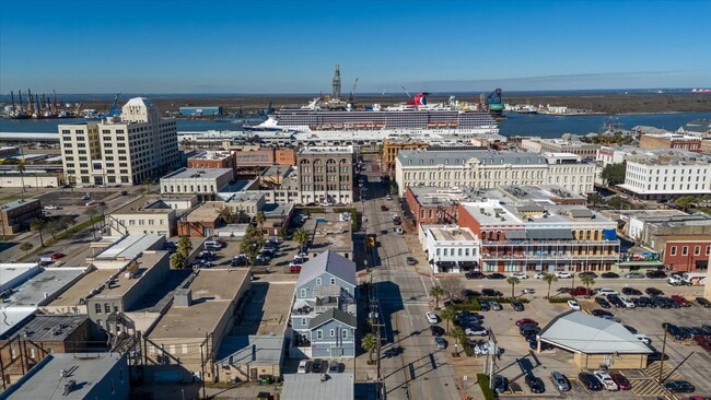 Building Photo - 405 24th St