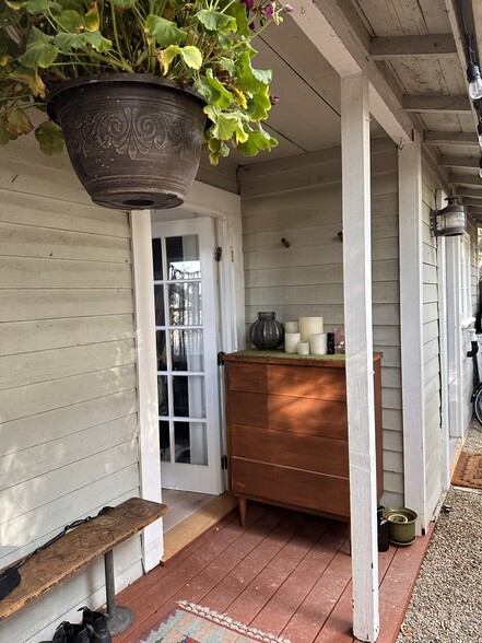 Building Photo - 21682 Encina Rd
