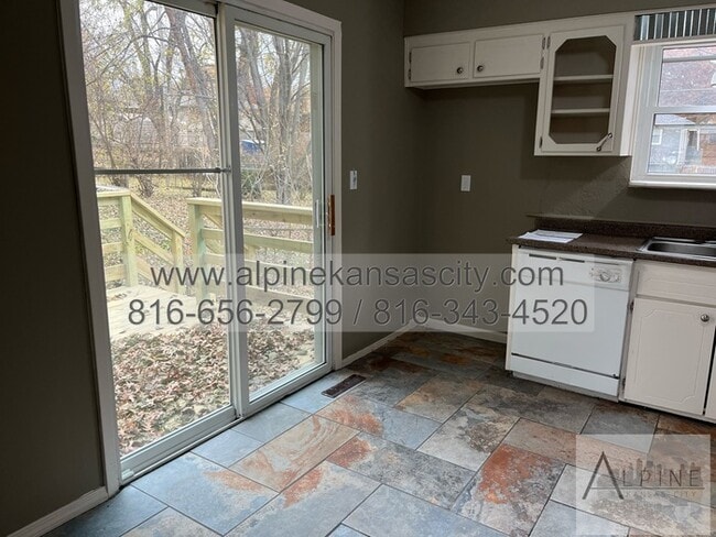 Building Photo - Updated Independence Duplex, Fort Osage SD