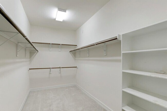 Building Photo - 7 Laurelwood Dr