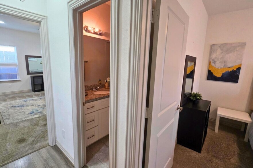 Building Photo - 2704 Sam Wilson St