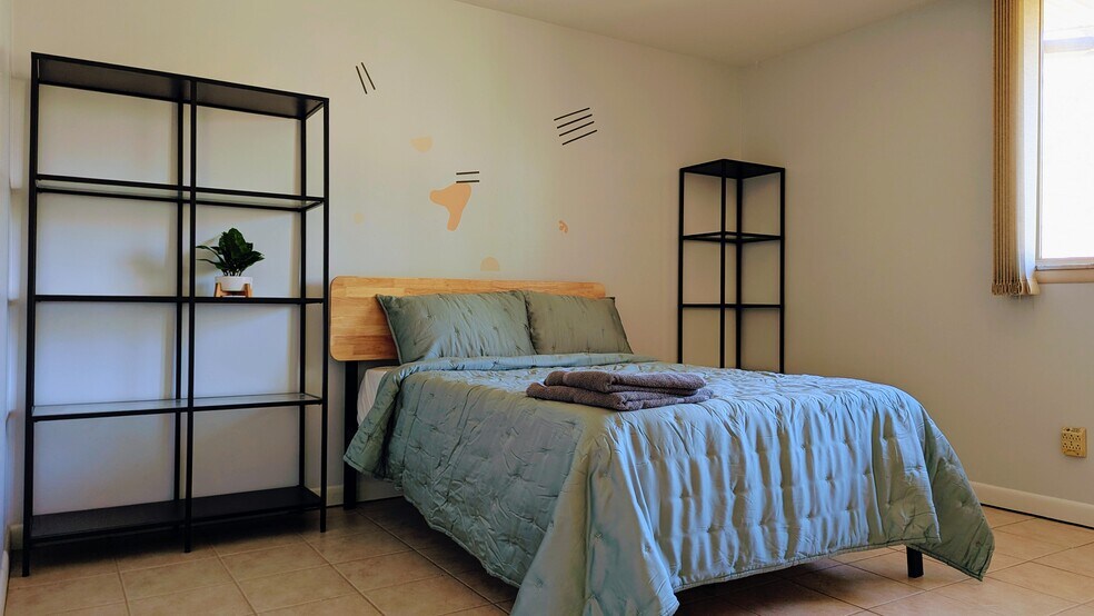 Building Photo - 550 Valewood Ln